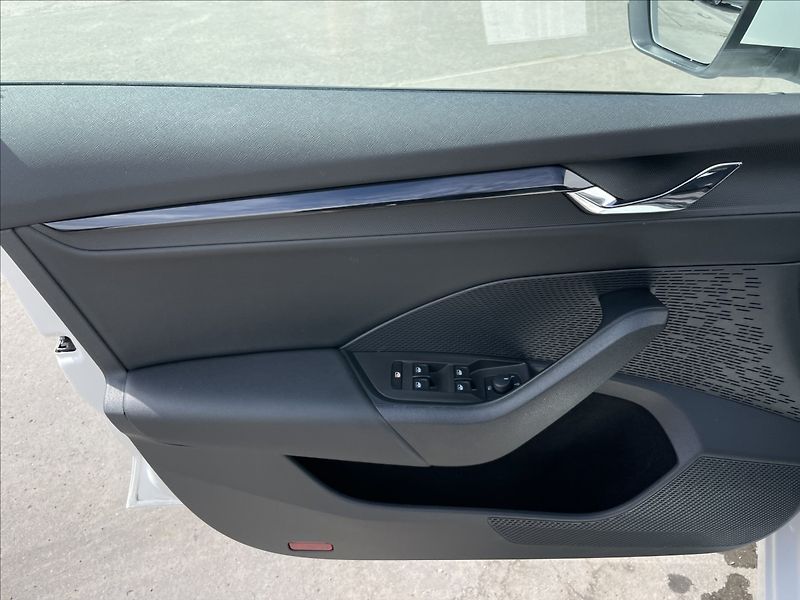 Škoda Octavia 2,0 TDI DSG Ambition Plus LED - fotka 14 z 22