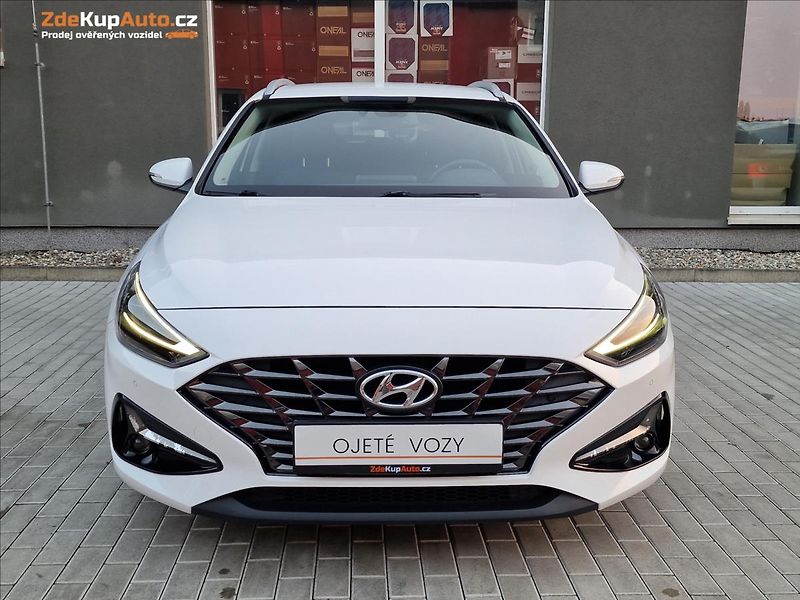 Hyundai i30 1.0 T-Gdi Family Smart Kombi - fotka 4 z 50