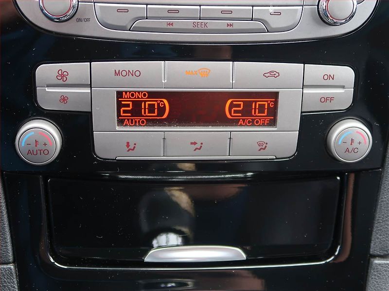 Ford S-MAX (2011) Titanium 2.0 TDCi, Navi - fotka 15 z 18