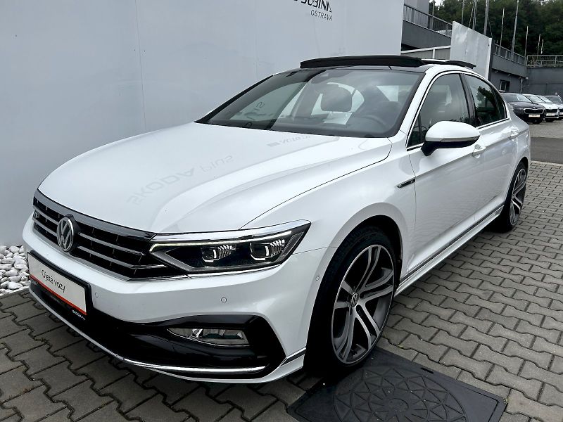 Volkswagen Passat (2024) 2.0 TDI BMT 140kW DSG R-Line - fotka 34 z 35