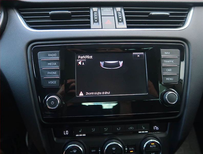 Škoda Octavia (2014) 2.0 TDI 4x4, 4X4, Xenony - fotka 24 z 25