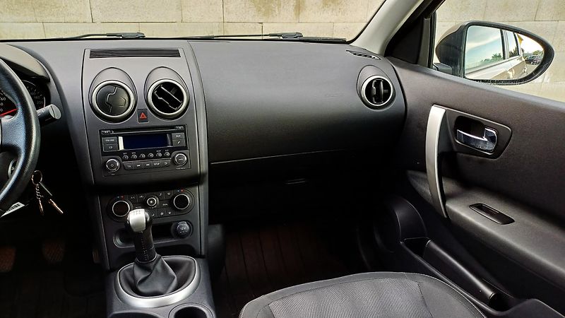 Nissan Qashqai QASHQAI 1.6 86kW-1.maj-ČR-TOP - fotka 16 z 25
