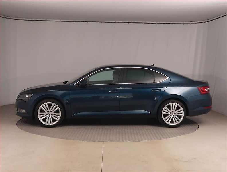 Škoda Superb (2016) Elegance 2.0 TSI, Automat - fotka 3 z 22