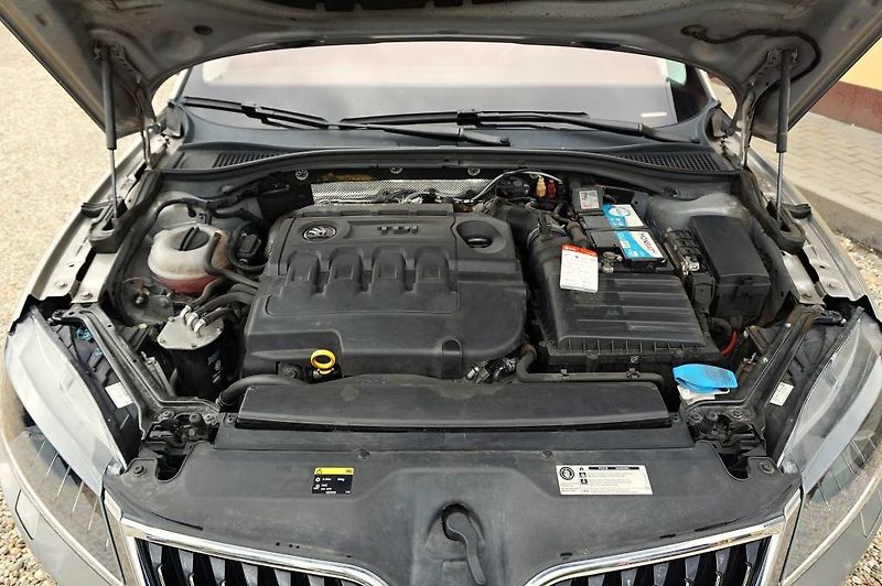 Škoda Superb (2015) STYLE PLUS 2,0 TDI 140 kW - fotka 50 z 52
