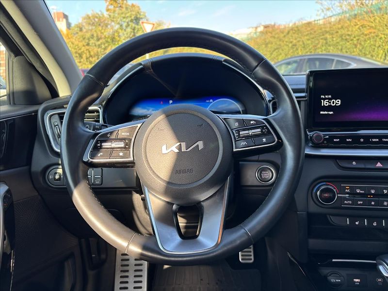Kia Ceed 1,5 TGDi AT TOP ZÁRUKA TAŽNÉ - fotka 17 z 51