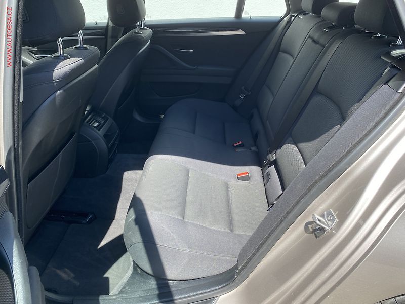 BMW Řada 5 (2016) 2.0 D, ČR, servis.kniha, LED - fotka 10 z 20