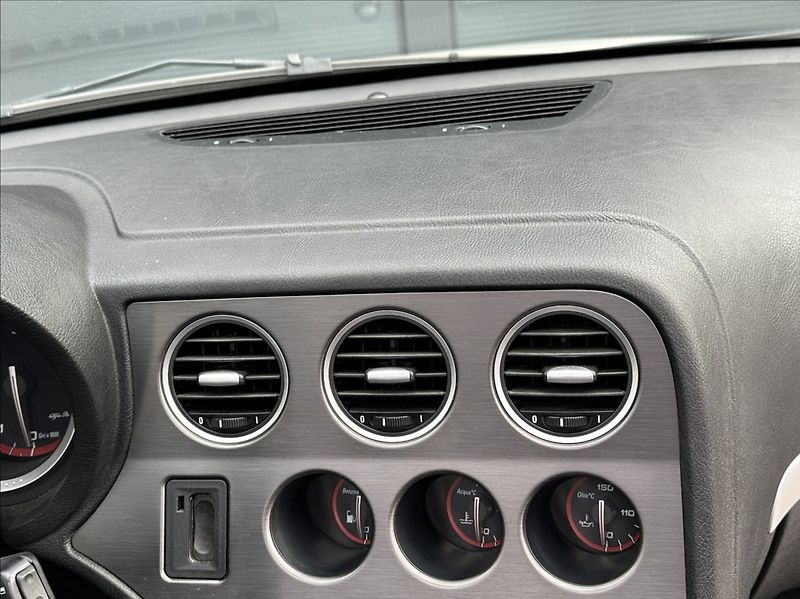 Alfa Romeo Spider 2,2 JTS 185PS  Exclusive - fotka 28 z 48