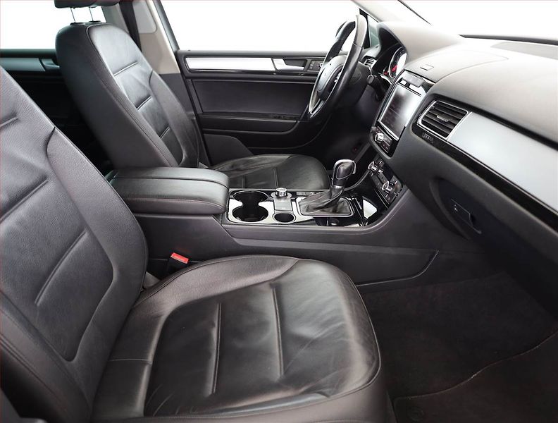 Volkswagen Touareg (2013) 3.0 TDI, 4X4, Automat - fotka 7 z 21
