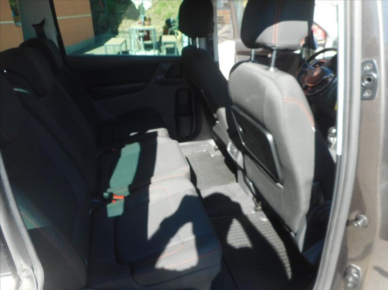 Volkswagen Sharan 2,0 TDi SOUND - fotka 24 z 38