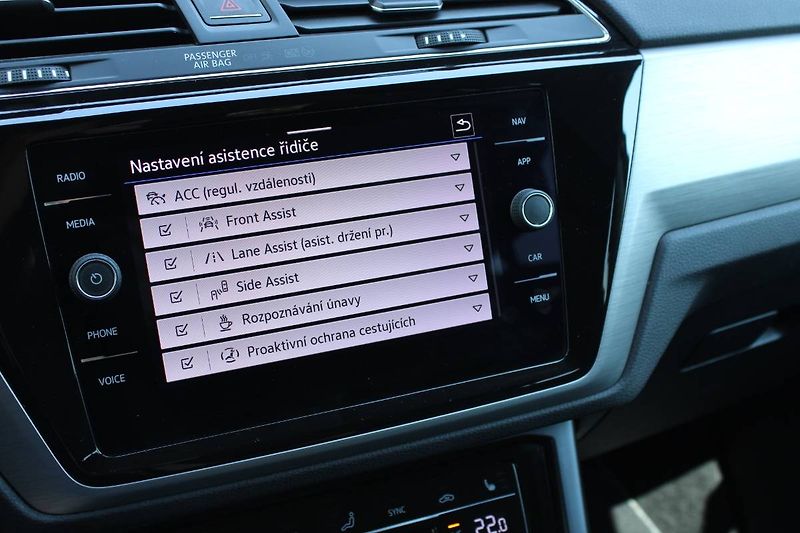Volkswagen Touran (2022) 2.0 TDI 110kW DSG tažné - fotka 22 z 35