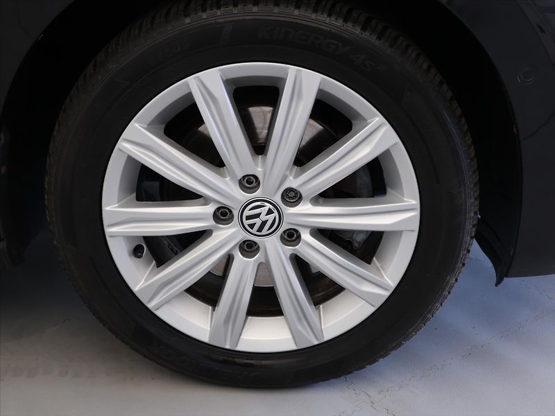 Volkswagen Touran 2,0 TDI 110kW DSG Highline 7M - fotka 28 z 35