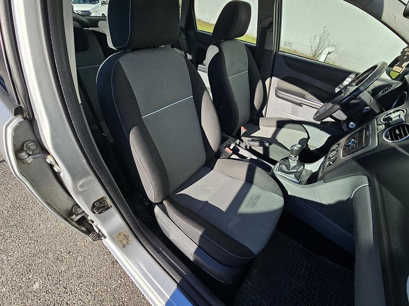 Ford Focus (2011) 1.6i, KLIMA - fotka 9 z 19
