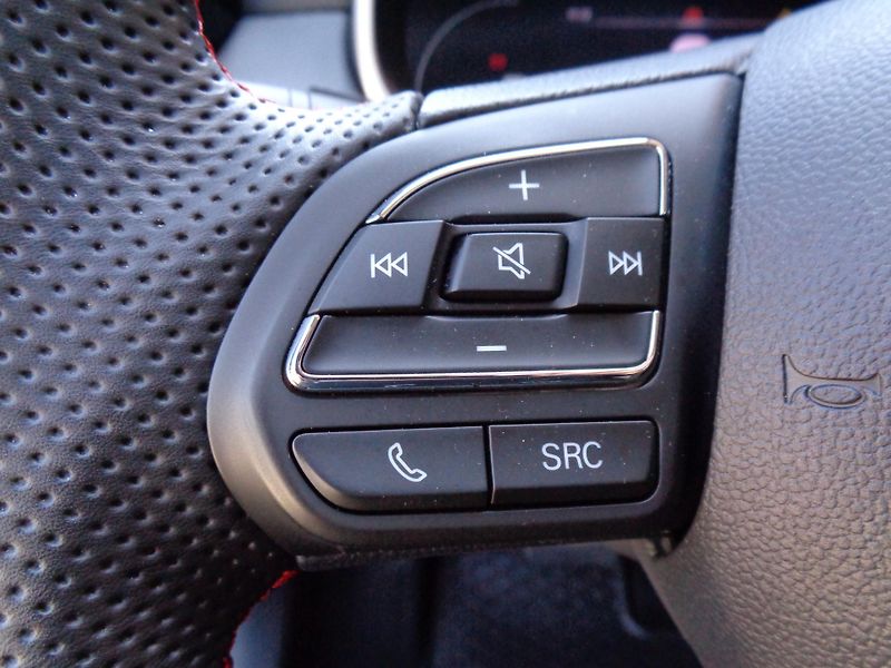 MG ZS 1,0i 111 PS,AT,Excl,MÁLO KM! - fotka 15 z 31