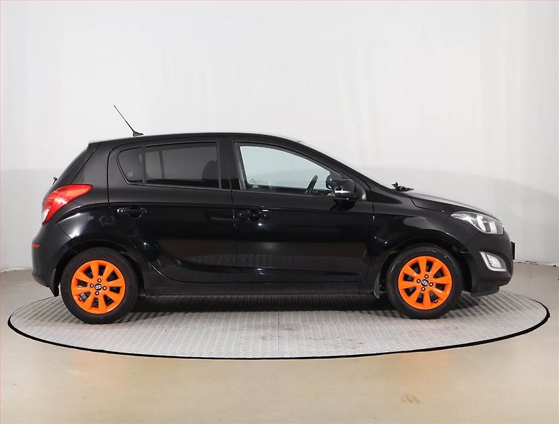 Hyundai i20 (2015) 1.2, Serv.kniha, Navi - fotka 6 z 19