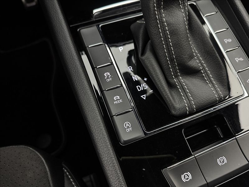 Škoda Superb 2,0 SPORTLINE 4X4 DSG 350HPAPR - fotka 33 z 55