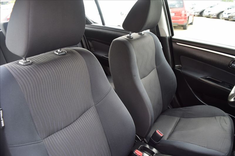 Suzuki Swift 1,2 i 69KW 4X4 ALU KLIMA - fotka 23 z 46