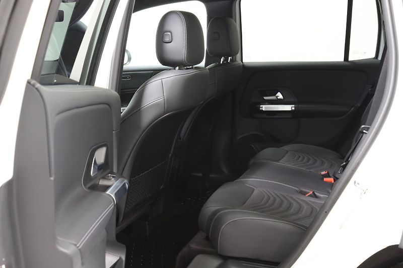 Mercedes-Benz GLB 200 Advanced+ Kamera Taž ACC - fotka 11 z 22