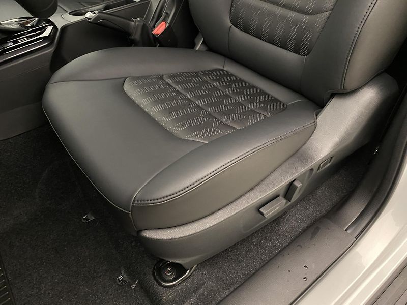 Isuzu D-Max (2025) Double Cab 1,9 V-Cross 4x4 AUT - fotka 25 z 34