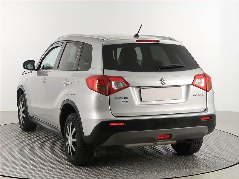 Suzuki Vitara (2015) 1.6 VVT, Navi, Tempomat - fotka 4 z 17