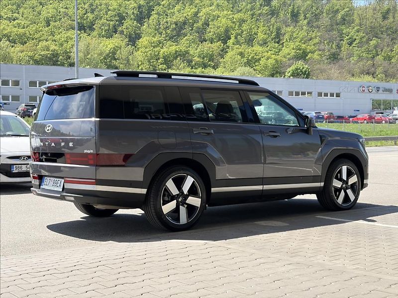 Hyundai Santa Fe 1,6 T PHEV 4x4 7M  Premium - fotka 3 z 24