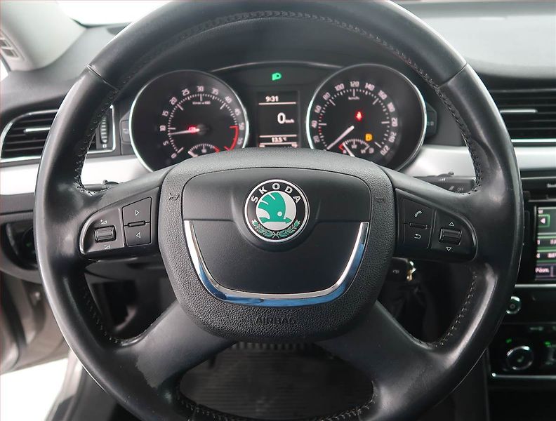 Škoda Superb (2012) 2.0 TDI, Serv.kniha, Xenony - fotka 19 z 20