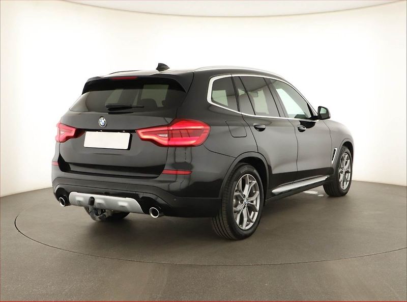 BMW X3 (2017) xDrive20d - fotka 5 z 21