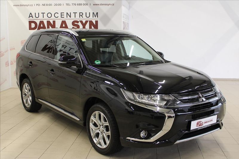 Mitsubishi Outlander 2,0 i Plus 4x4 PHEV Hybrid - fotka 3 z 35