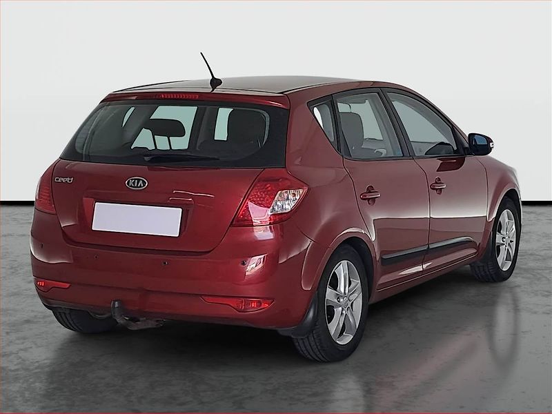 Kia Ceed (2011) 1.6 CVVT, Tempomat - fotka 5 z 14