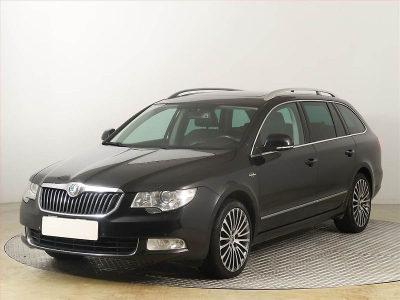 Škoda Superb (2012) Laurin&Klement 2.0 TDI, Xenony - fotka 2 z 21