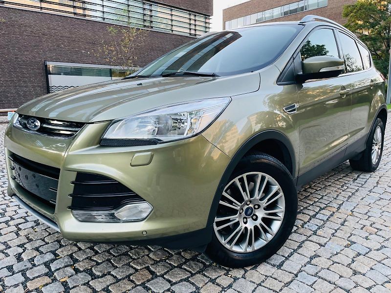 Ford Kuga 2.0TDCi 4x4 MAN TAŽNÉ 1MAJITEL - fotka 2 z 47