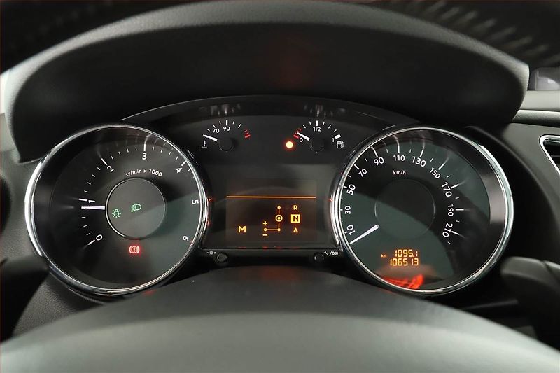 Peugeot 3008 (2014) 1.6 HDi, Automat, Navi, Xenony - fotka 8 z 18