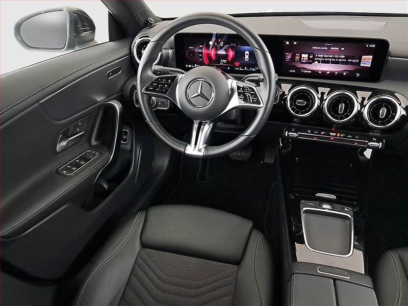 Mercedes-Benz CLA (2024) 200 d - fotka 7 z 19