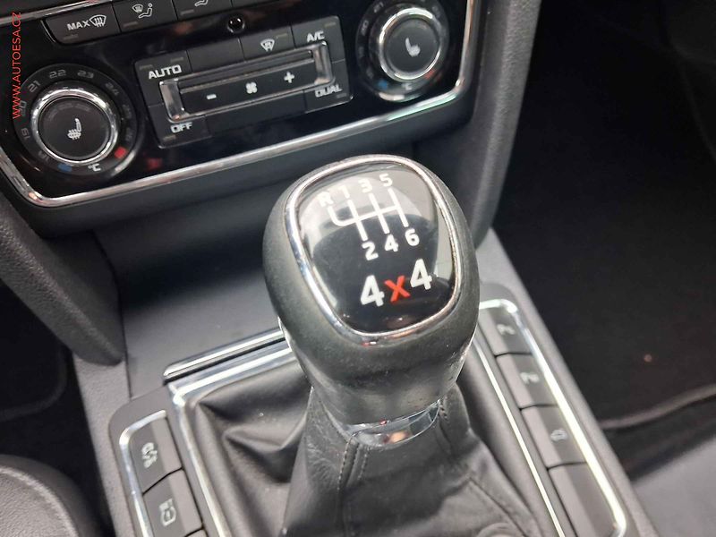 Škoda Superb (2014) 2.0TDI 4x4, ČR, Elegance - fotka 13 z 21