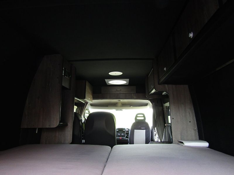 Peugeot Ostatní (2014) 2.2 HDI 96kW OBYTNÁ VESTAVBA - fotka 31 z 33