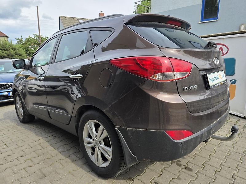 Hyundai ix35 2.0-4x4-TAŽNÉ 2t-POLOKŮŽE - fotka 6 z 17