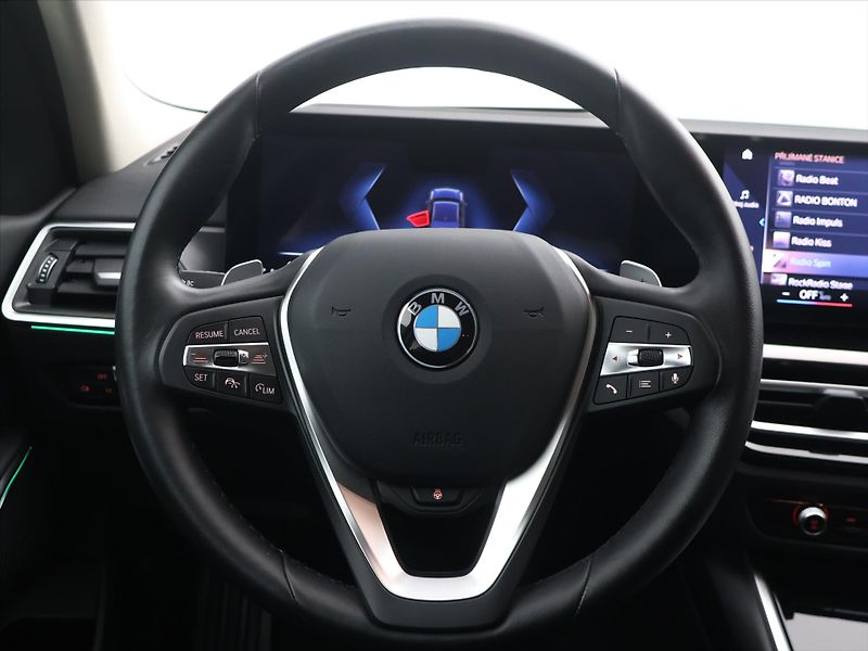 BMW Řada 3 2,0 318i 115kW Aut Virtual LED - fotka 15 z 32
