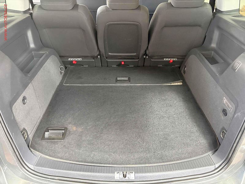 Volkswagen Touran (2013) 1.4 TSi, AC, výhřev sed. - fotka 7 z 15