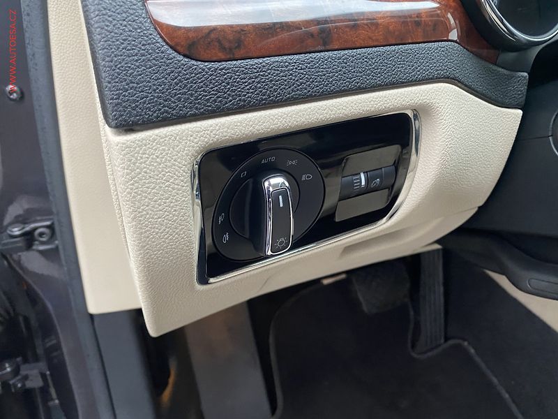 Škoda Superb (2010) 2.0 TDi, Elegance, DSG, bixen - fotka 15 z 18