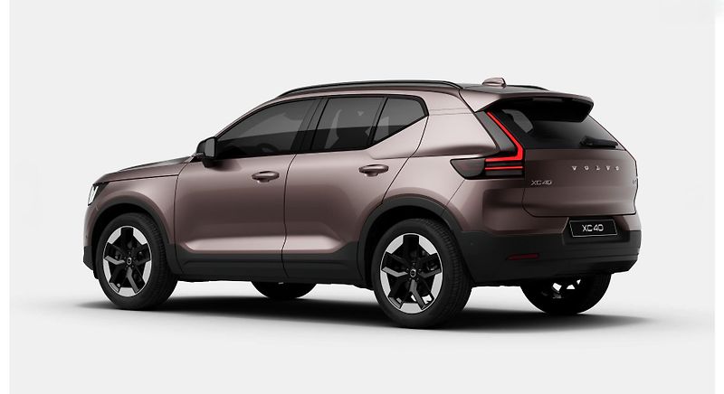 Volvo XC40 (2026) B4 PLUS AUT - fotka 3 z 13