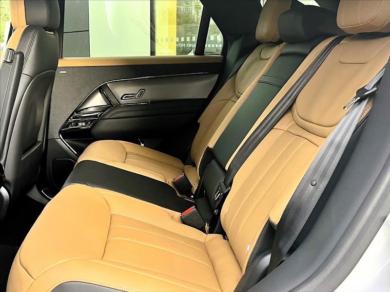 Land Rover Range Rover Sport 3,0 D250 DYNAMIC SE - fotka 29 z 36