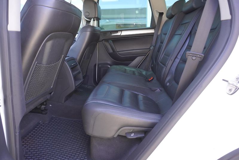 Volkswagen Touareg (2013) 3,6 V6 FSI  4x4 KŮŽE - fotka 23 z 27