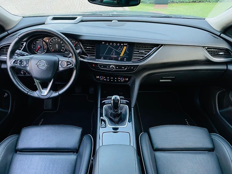 Opel Insignia 2.0CDTi MAN SERVISKA TAŽNÉ LED - fotka 23 z 55