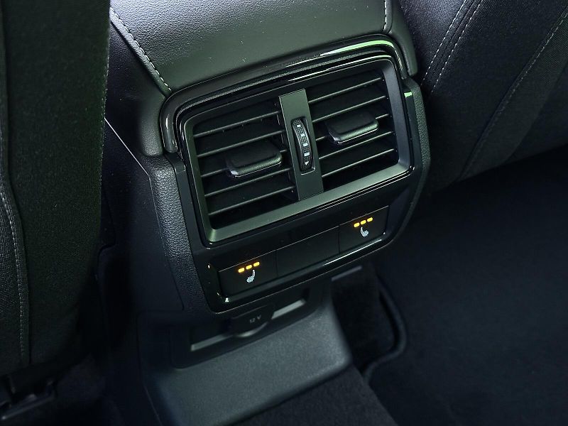 Škoda Karoq 2.0TDi 4x4 DSG 150PS Sportline - fotka 42 z 49