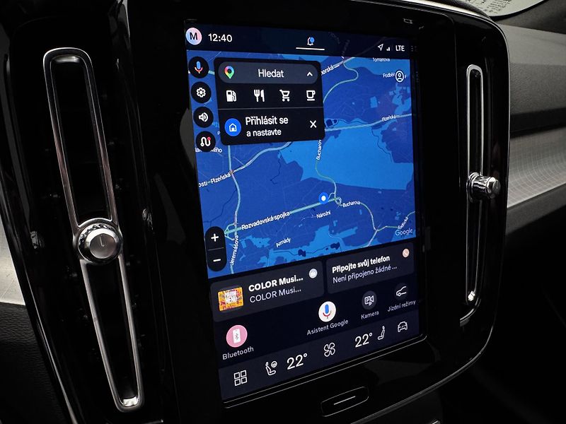 Volvo XC40 B3 DARK PLUS CZ REZERVACE - fotka 32 z 48