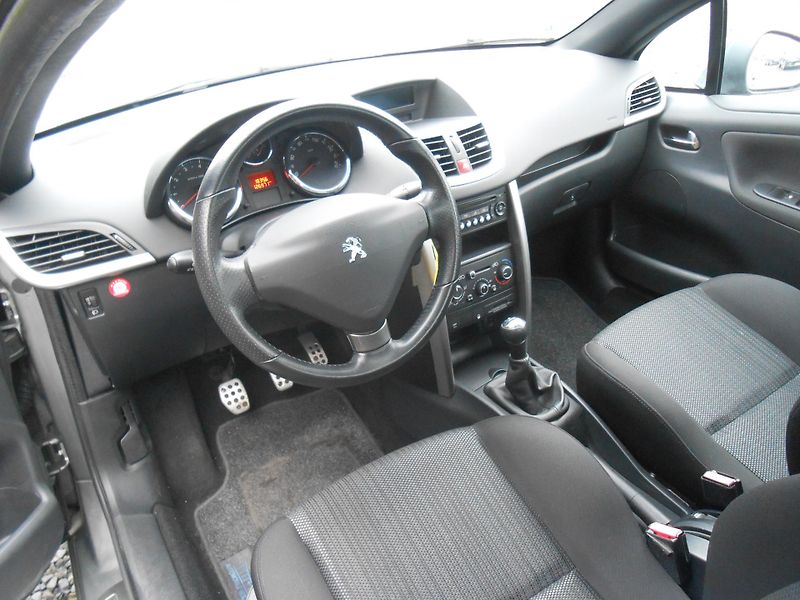 Peugeot 207 CC 1.6VTi,127TKm! KLIMA - fotka 17 z 28
