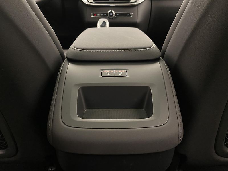 Volvo XC90 (2026) B5 AWD AUT DARK PLUS 7míst - fotka 70 z 70