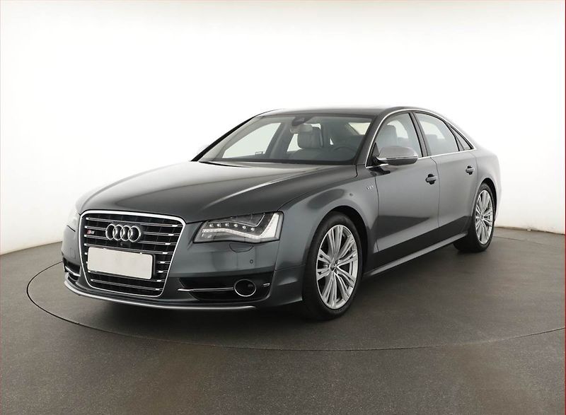 Audi S8 (2013) 4.0 TFSi - fotka 2 z 21