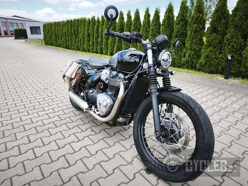 Triumph Bonneville Bobber (2019) - fotka 2 z 15