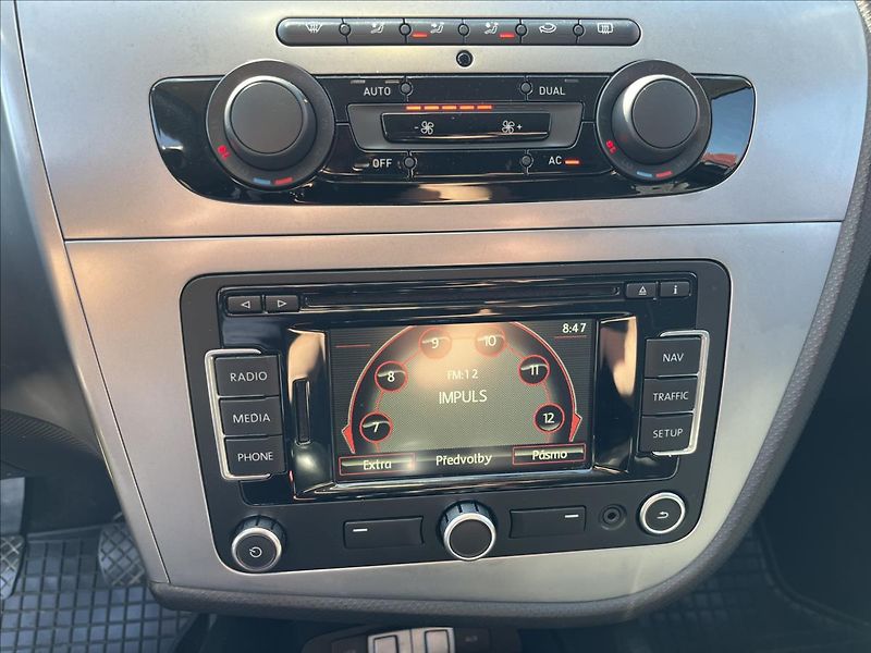 Seat Leon 2,0 TDi STYLE ROZVODY KLIMA - fotka 17 z 37