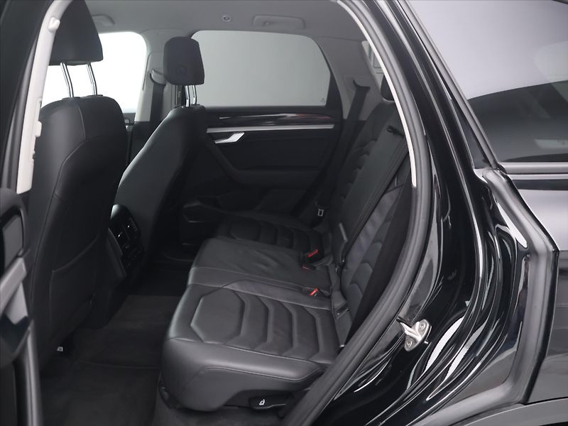 Volkswagen Touareg 3,0 V6TDI 170kW Aut.klima Tažn - fotka 14 z 30